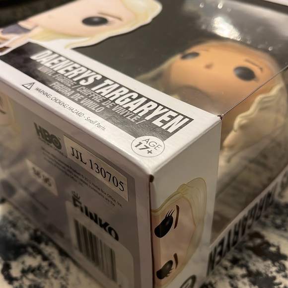Funko Pop Daenerys Targaryen 03 Gold / White Dragon Barnes & Noble Exclusive - Picture 8 of 11